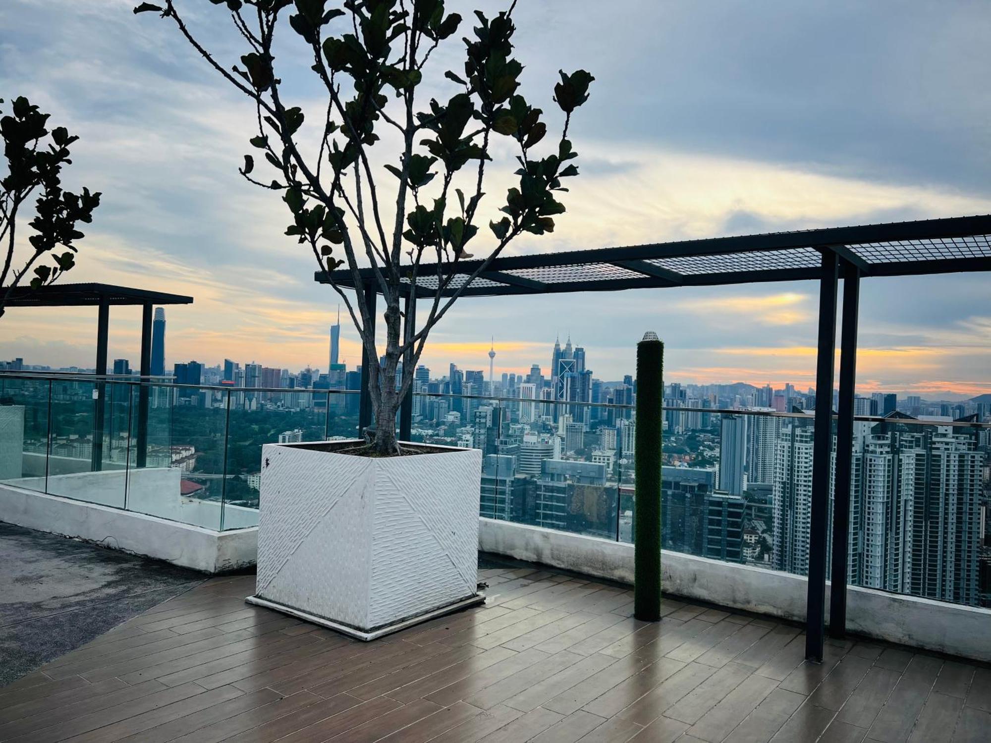 Reizz Residence By Elysium Kuala Lumpur Exterior photo